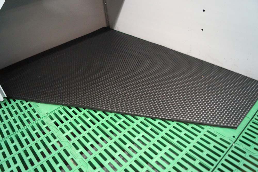 RUBBER FLOOR PIGLETS NEST 80 CM REVERSIBLE RUBBER FLOOR PIGLETS NEST 80 CM REVERSIBLE