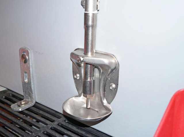 DRINKING BOWL FOR PIGLETS WITH LONG PIPE