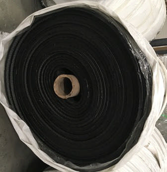 GUMMIMÅTTE EN RULLE BREDE 1,2METER, LÆNGDE 30 METER