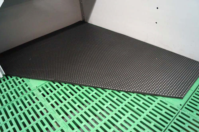 RUBBER FLOOR PIGLETS NEST 90 CM REVERSIBLE