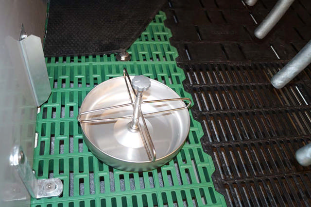 FODERSKÅL Ø24 RF MED KROG 2,5 LITER