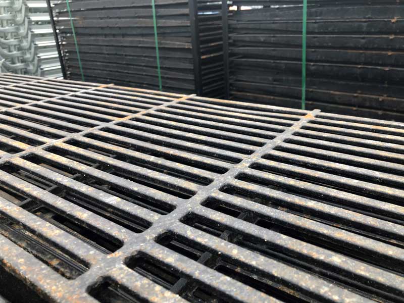 CAST IRON GRATING 120X40X3 CM W/CLEANING OPENING, 12/13 MM SLOT OPENING